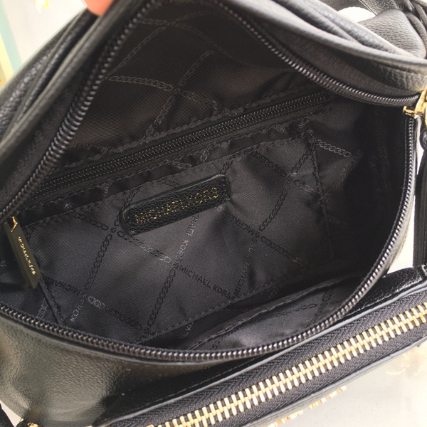 マイケルコースバッグ着用イメージ